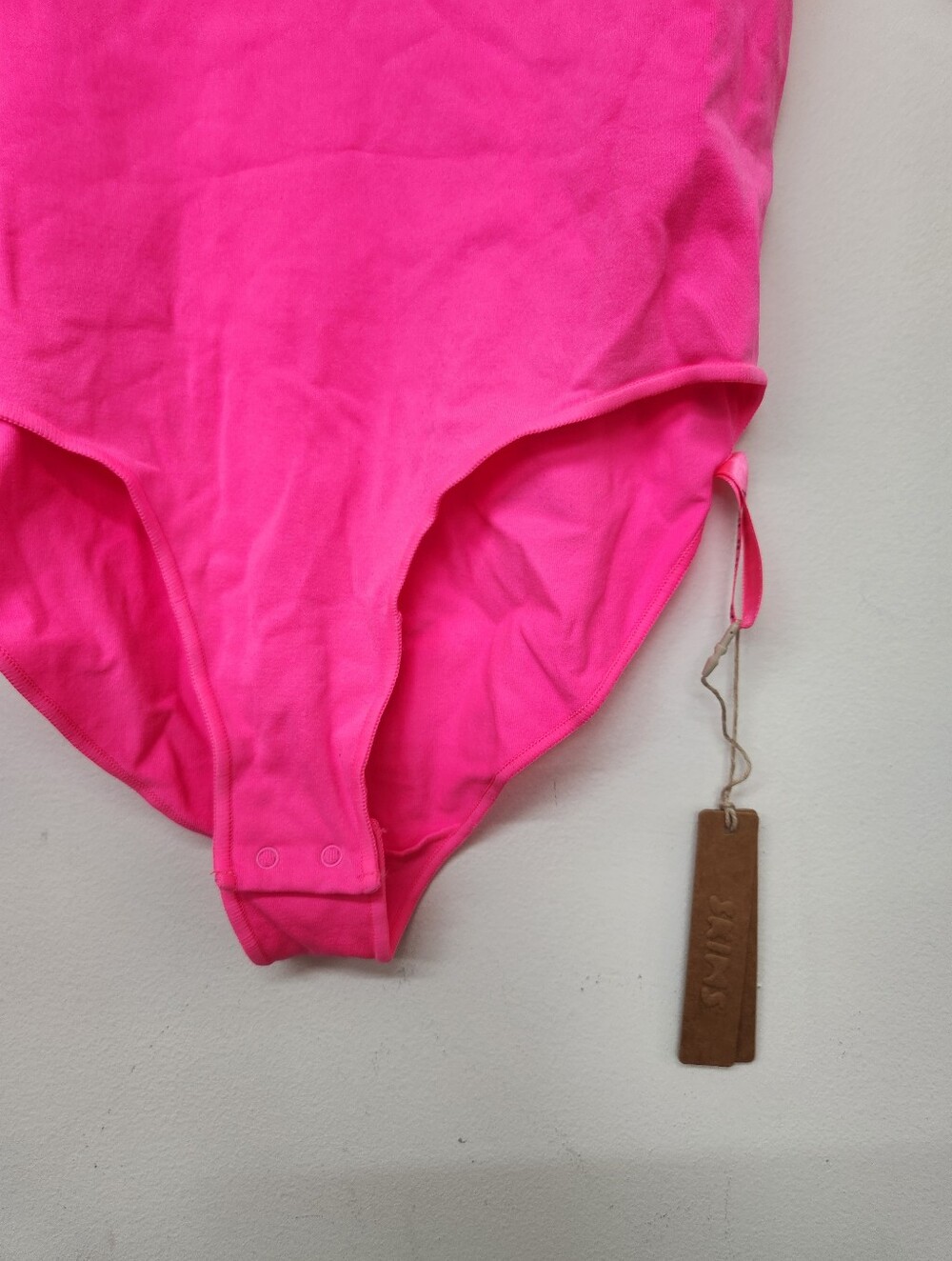 SKIMS Essential Bundle: Pink Bodysuit & Cream Shapewear Shorts S/M - Picture 6 of 14